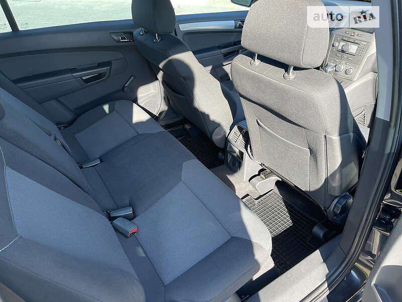 Минивэн Opel Zafira 2008 в Луцке