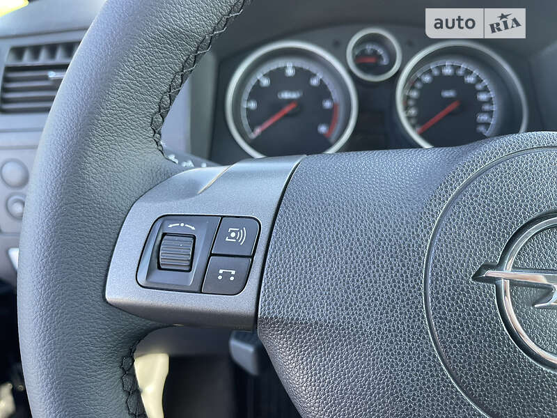 Минивэн Opel Zafira 2008 в Луцке