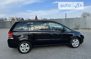 Минивэн Opel Zafira 2011 в Дубно