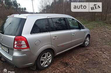 Минивэн Opel Zafira 2010 в Черкассах