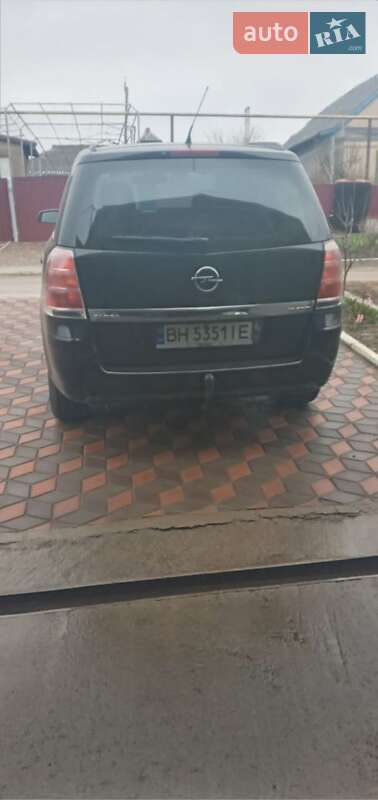 Минивэн Opel Zafira 2007 в Тарутине