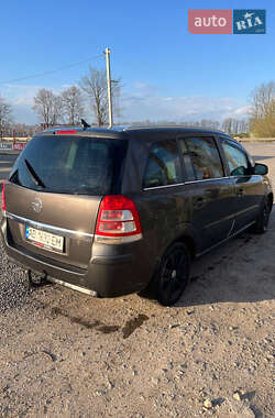 Минивэн Opel Zafira 2010 в 