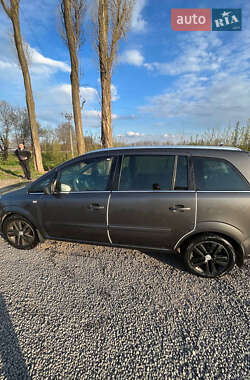Минивэн Opel Zafira 2010 в 