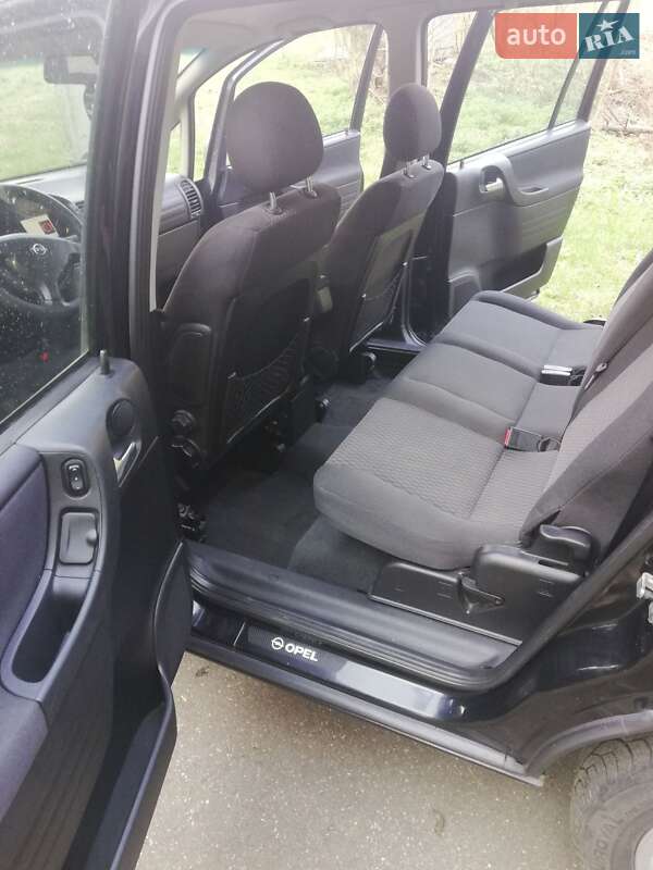 Мінівен Opel Zafira 2004 в Каневі
