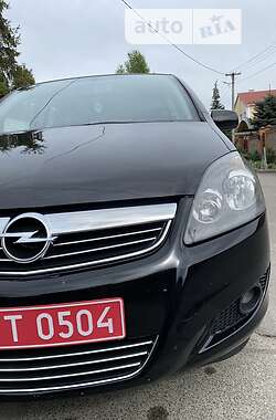 Минивэн Opel Zafira 2010 в 