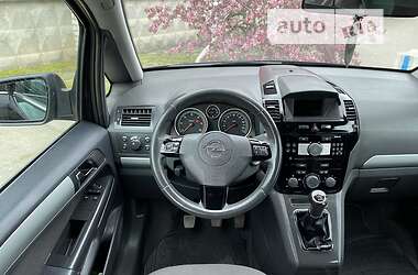 Минивэн Opel Zafira 2010 в 