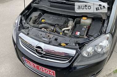 Минивэн Opel Zafira 2010 в 