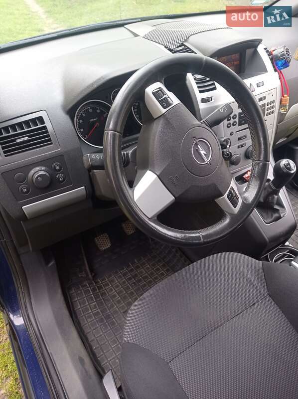 Мінівен Opel Zafira 2009 в Гощі