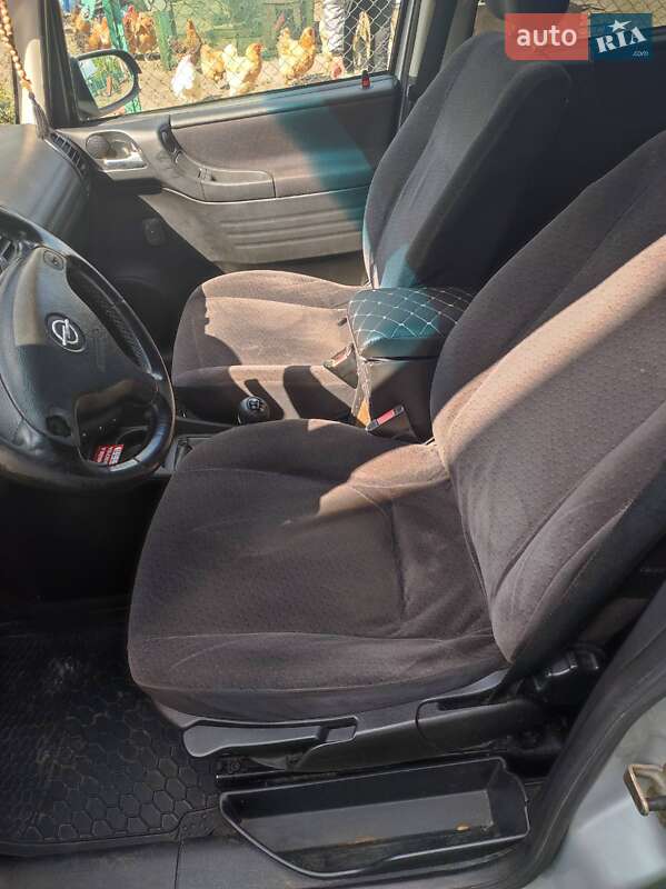 Минивэн Opel Zafira 2001 в Новояворовске