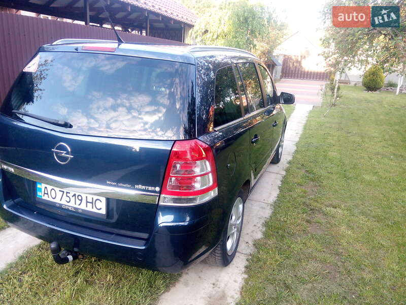 Минивэн Opel Zafira 2010 в Тячеве