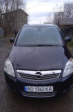 Минивэн Opel Zafira 2010 в Воловце