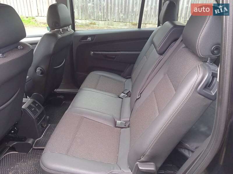 Мінівен Opel Zafira 2010 в Воловцю