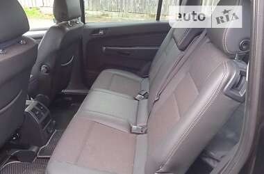 Минивэн Opel Zafira 2010 в Воловце