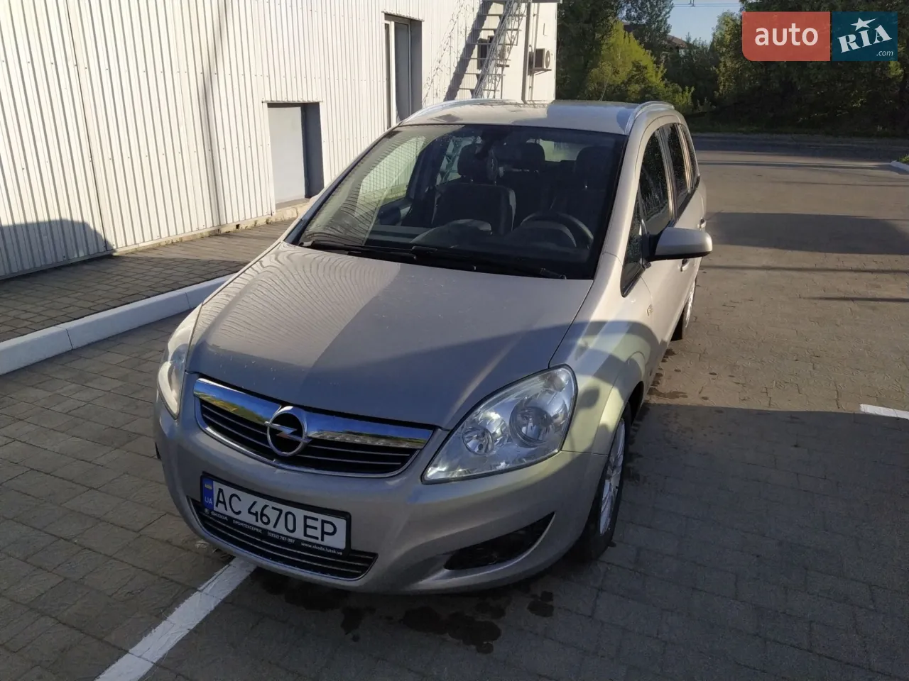 авто на ходу,салон в хорошому стані,перший власник ,вчасно обслуговувалась.