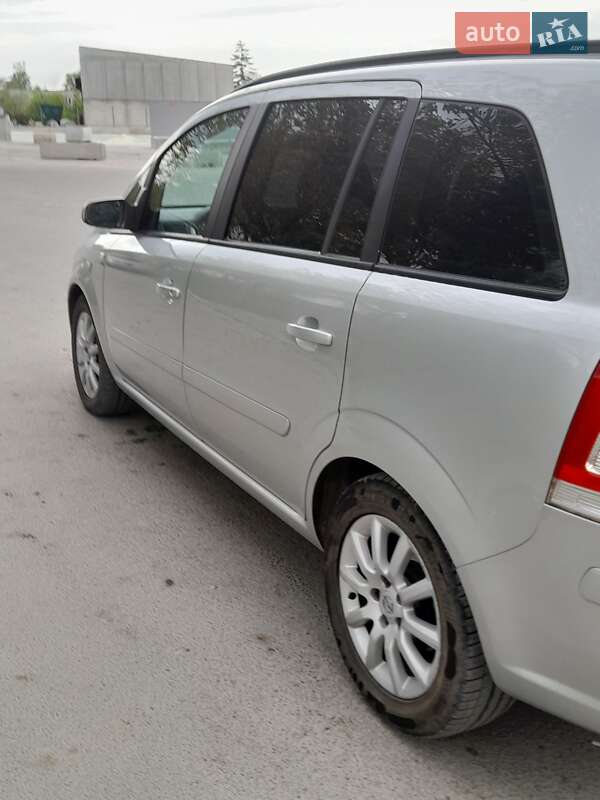 Минивэн Opel Zafira 2009 в Тернополе