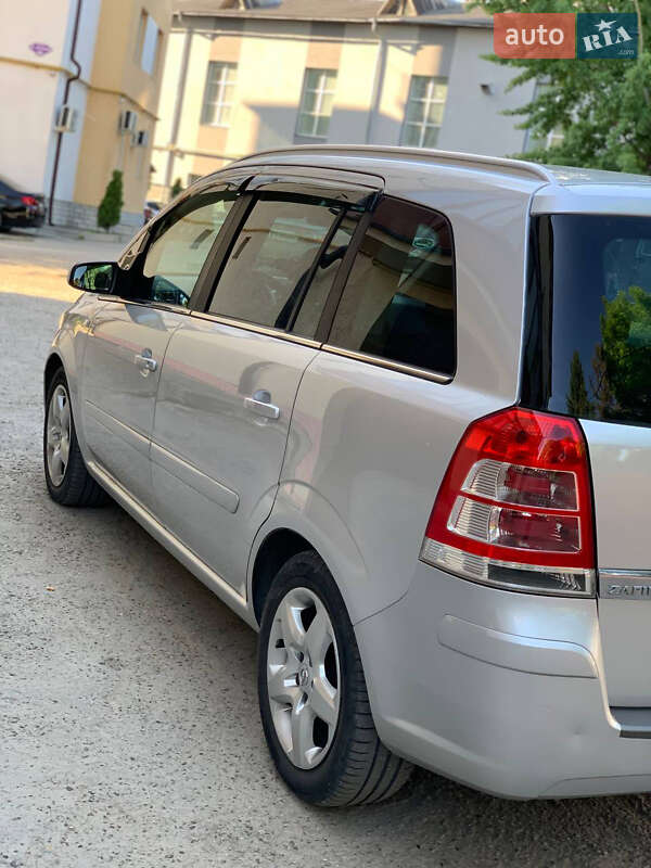 Минивэн Opel Zafira 2008 в Черновцах