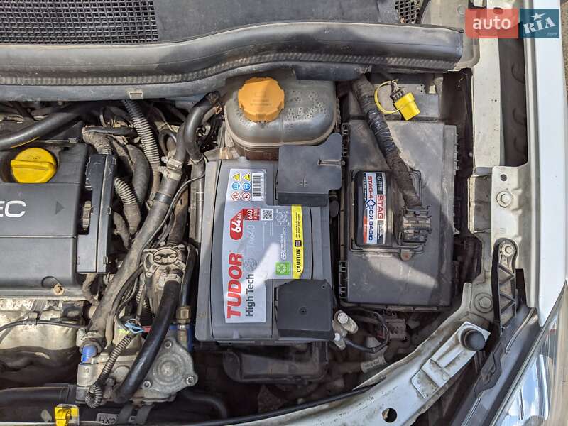 Мінівен Opel Zafira 2012 в Конотопі