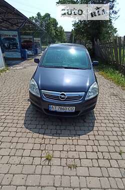 Минивэн Opel Zafira 2010 в Долине