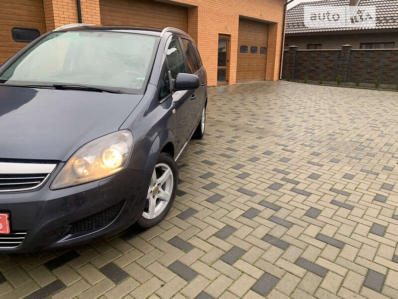 Минивэн Opel Zafira 2011 в 