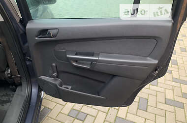 Минивэн Opel Zafira 2011 в 