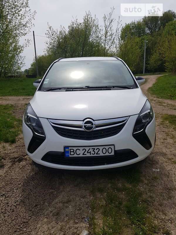 Микровэн Opel Zafira 2015 в Львове