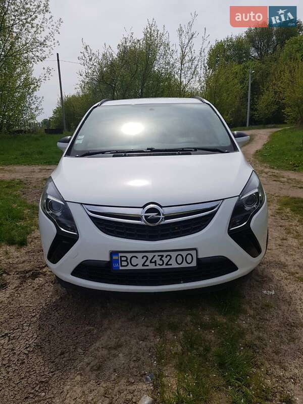 Opel Zafira 2015