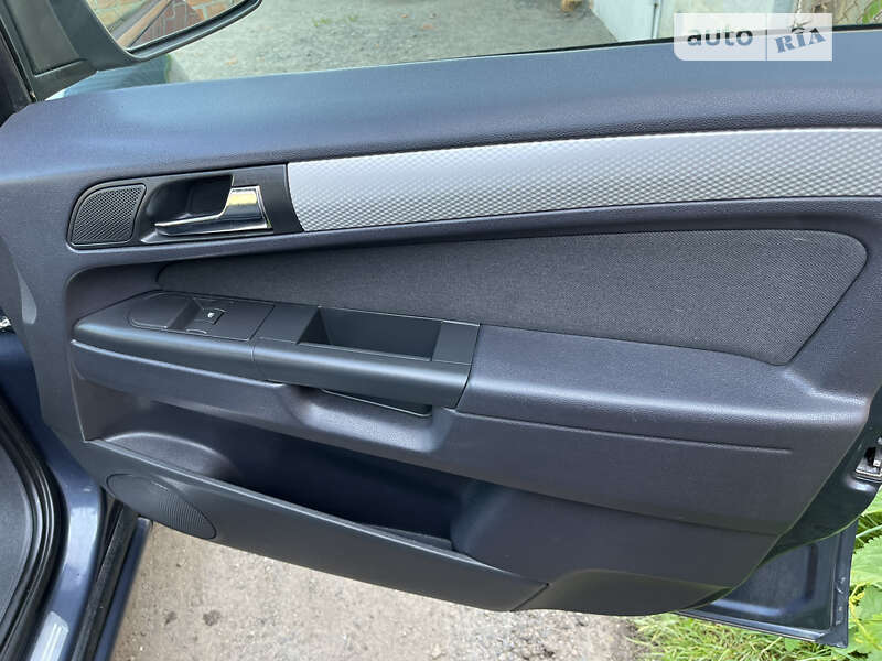 Минивэн Opel Zafira 2009 в Полтаве