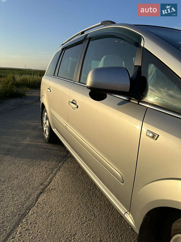 Минивэн Opel Zafira 2011 в Каменец-Подольском
