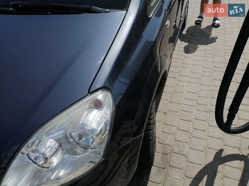Минивэн Opel Zafira 2009 в Ивано-Франковске