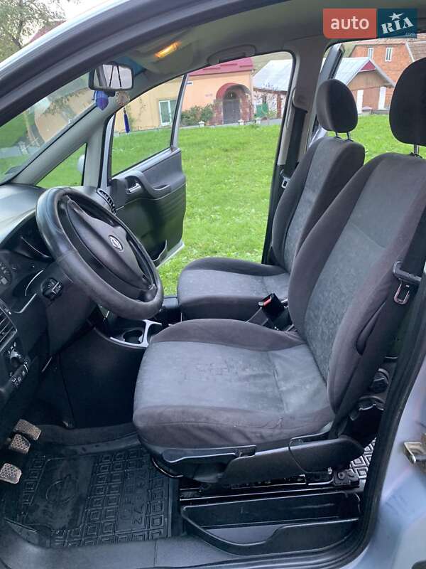 Мінівен Opel Zafira 2000 в Львові