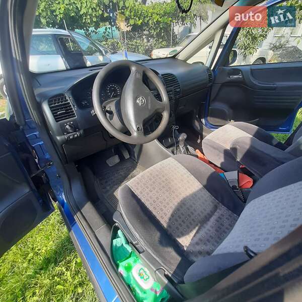 Минивэн Opel Zafira 2002 в Луцке