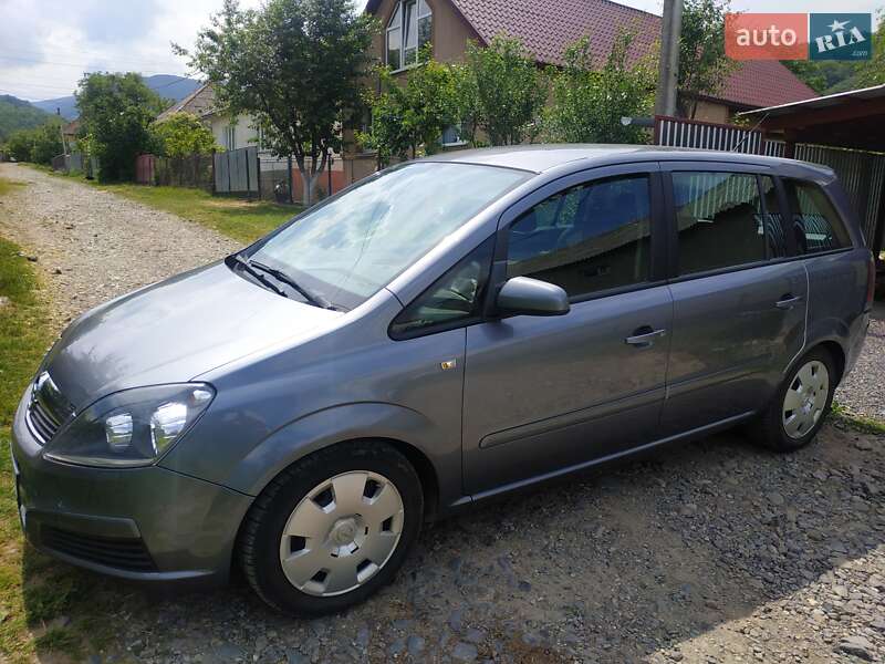 Минивэн Opel Zafira 2006 в Сваляве