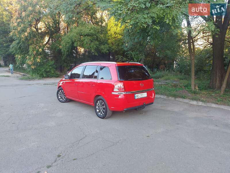 Мінівен Opel Zafira 2010 в Дніпрі