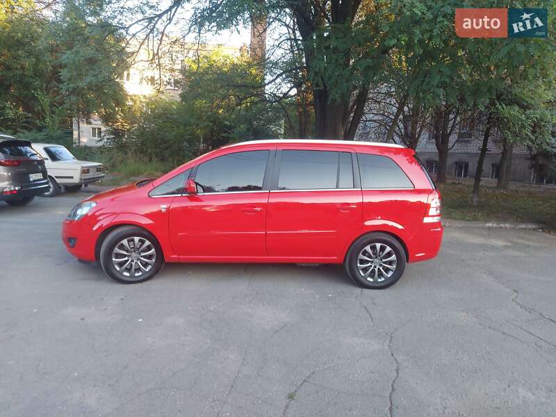 Мінівен Opel Zafira 2010 в Дніпрі