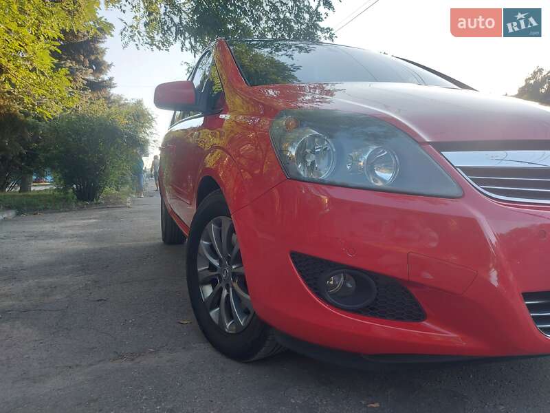 Мінівен Opel Zafira 2010 в Дніпрі