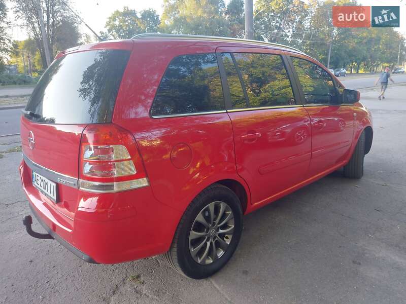 Мінівен Opel Zafira 2010 в Дніпрі