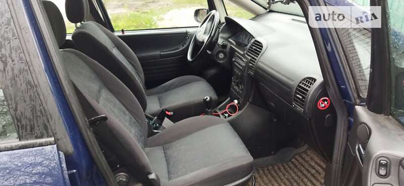 Минивэн Opel Zafira 2002 в Харькове