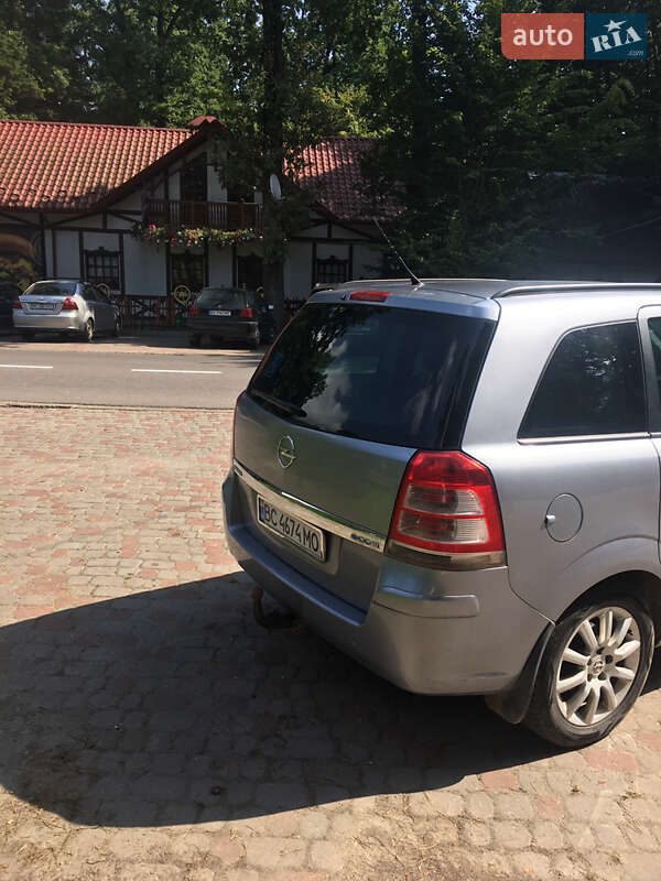 Мінівен Opel Zafira 2010 в Дрогобичі