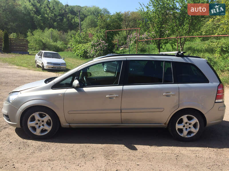 Минивэн Opel Zafira 2007 в Черновцах