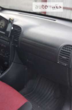Минивэн Opel Zafira 2001 в 