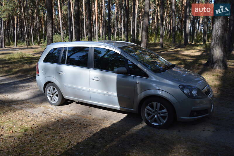 Минивэн Opel Zafira 2007 в Сновске