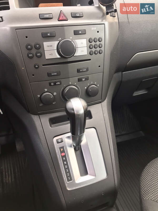 Минивэн Opel Zafira 2007 в Киеве