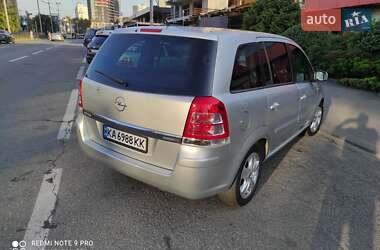 Минивэн Opel Zafira 2010 в Киеве