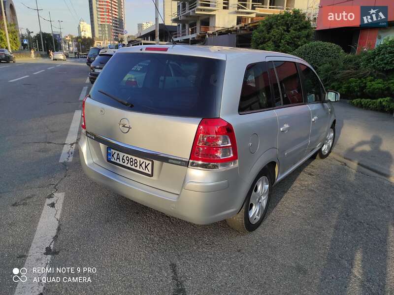 Мінівен Opel Zafira 2010 в Києві