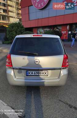 Минивэн Opel Zafira 2010 в Киеве