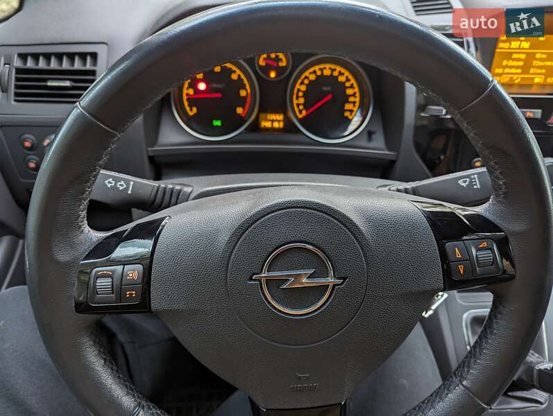 Минивэн Opel Zafira 2010 в Полтаве