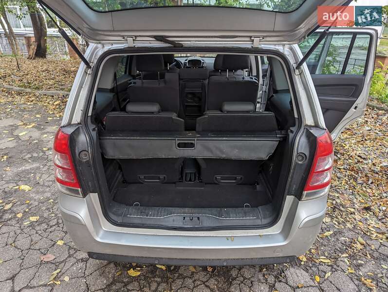 Минивэн Opel Zafira 2010 в Полтаве