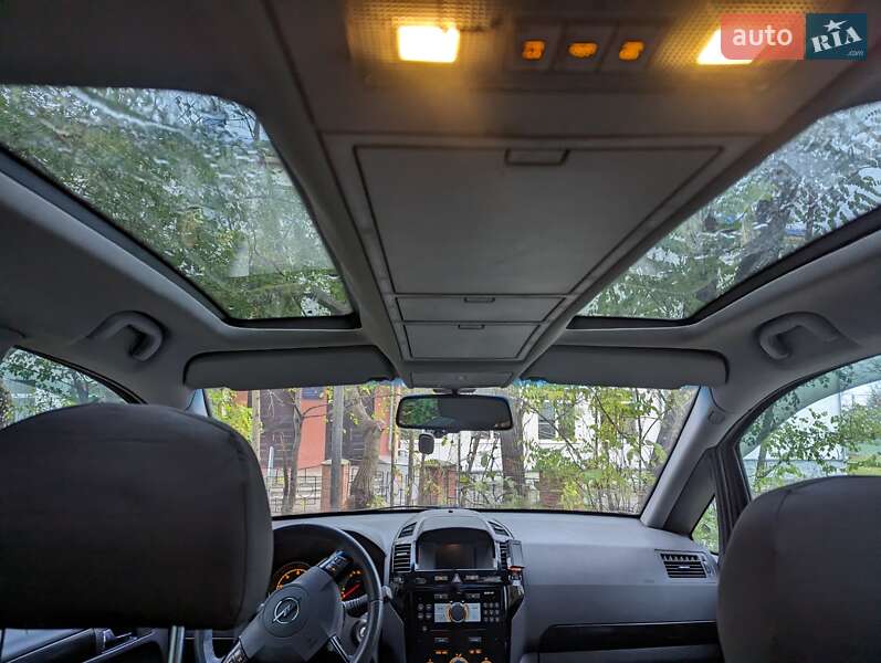 Минивэн Opel Zafira 2010 в Полтаве