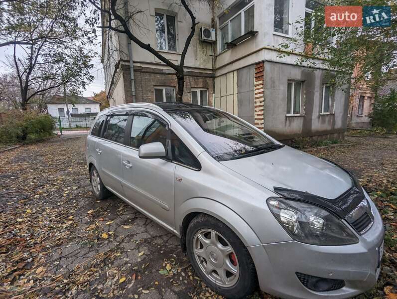 Минивэн Opel Zafira 2010 в Полтаве