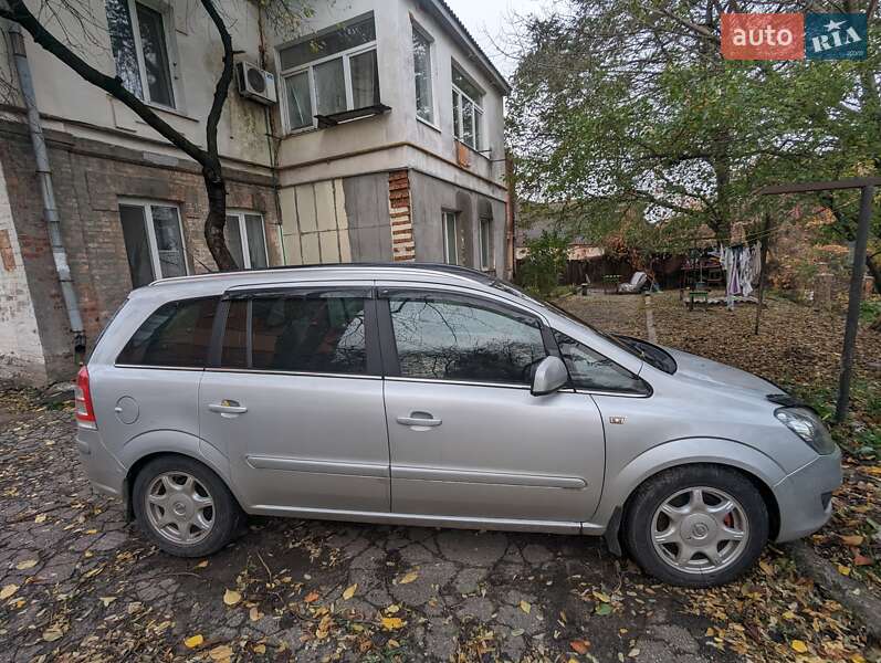 Минивэн Opel Zafira 2010 в Полтаве